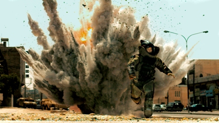 JEREMY RENNER stars in THE HURT LOCKER.