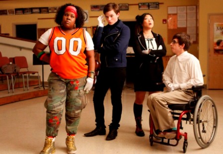 GLEE: Members of the Glee Club try to prepare for a performance in a special preview episode of GLEE airing Tuesday, May 19 (9:00-10:00 PM ET/PT) on FOX. Pictured L-R: Amber Riley, Chris Colfer, Jenna Ushkowitz and Kevin McHale. ©2009 Fox Broadcasting Co. CR: Carin Baer/FOX