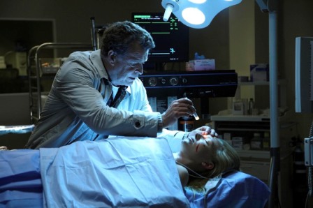 Walter (John Noble, L) examines Olivia (Anna Torv, R) in the FRINGE Season Two premiere episode 