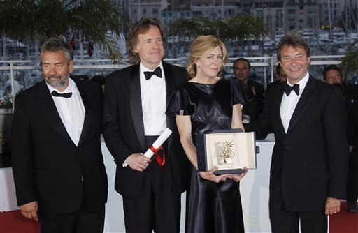 Producers Luc Besson, Bill Pohlad, Dede Gardner and an unidentified guest pose with the Palme d’Or for director Terrence Malick’s The Tree of Life.