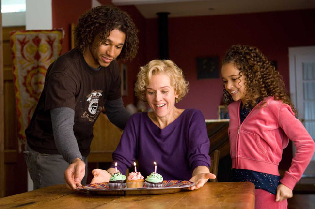 We Are Family: Corbin Bleu, Penelope Ann Miller and Madison Pettis in ‘Free Style’