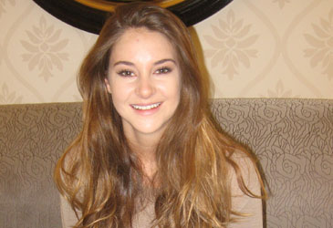  Shailene Woodley in Chicago, October 18th, 2011