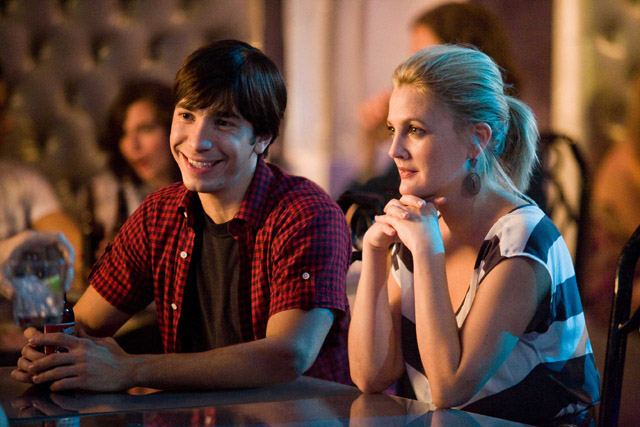 Frequent Flyer Couple: Justin Long as Garrett and Drew Barrymore as Erin in ‘Going the Distance’