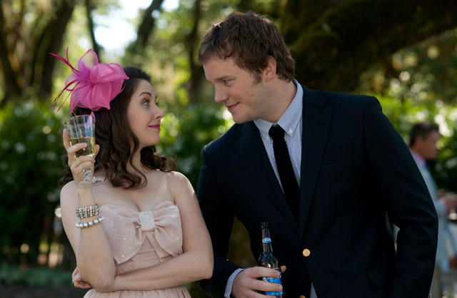 Alison Brie (Suzie) and Chris Pratt (Alex) in ‘The Five-Year Engagement’
