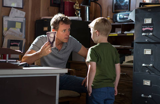 Greg Kinnear, Connor Corum