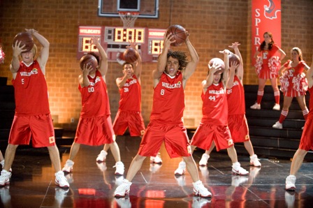 Corbin Bleu (center), principal dancers