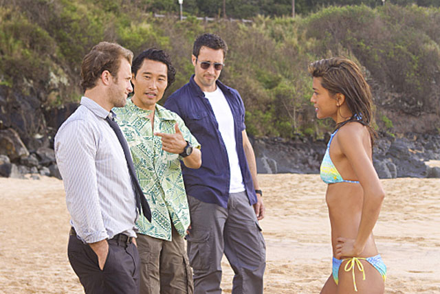 On the Beach: Scott Caan (Danno), Daniel Dae Kim (Chin Ho), Alex O’Louglin (Steve McGarrett) and Grace Park (Kona) in ‘Hawaii Five-0’
