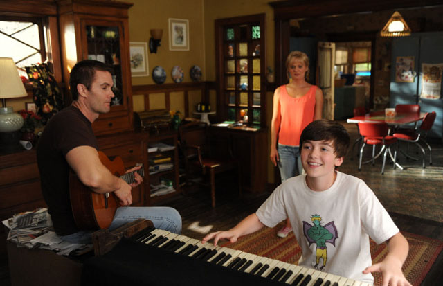 Season Two Begins with Garret Dillahunt (Burt), Martha Plimpton (Virginia) and Greyson Chance (Young Jimmy)  in ‘Raising Hope’