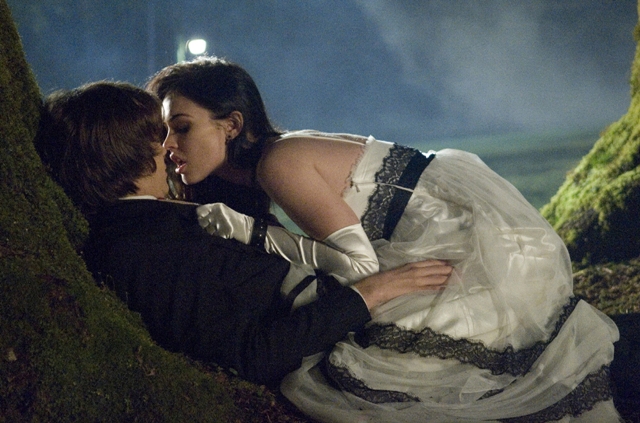 (L to R) Johnny Simmons and Megan Fox in Jennifers Body.