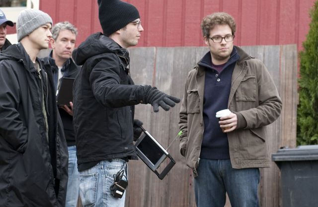 Jonathan Levine (center) Directs Joseph Gordon-Levitt (left) and Seth Rogen in ‘50/50’