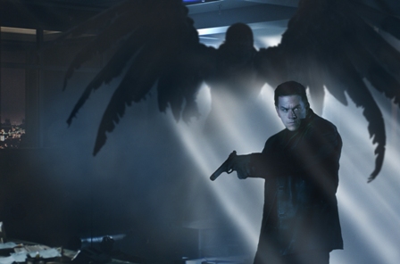 A winged demon becomes an iconic image and important clue for Max Payne (Mark Wahlberg) as he becomes enveloped in a complex conspiracy.