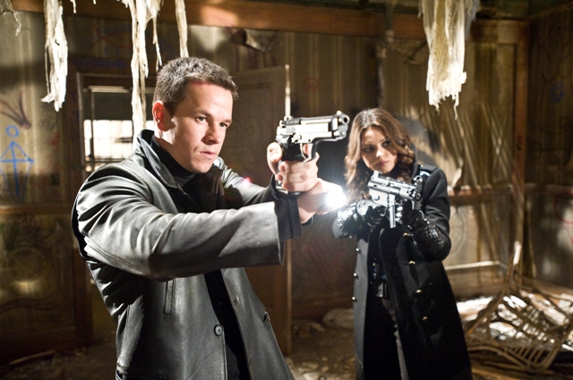 Max Payne (Mark Wahlberg) and Mona Sax (Mila Kunis) team up to battle powerful and dark forces.