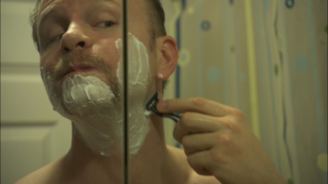 Morgan Spurlock shaves off his trademark mustache in his new documentary, Mansome.