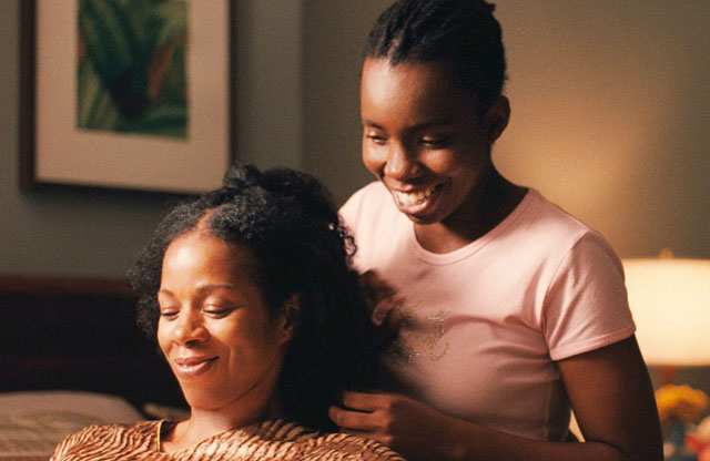 Alike (Adepero Oduye) Bonds with her Mother (Kim Wayans) in ‘Pariah’