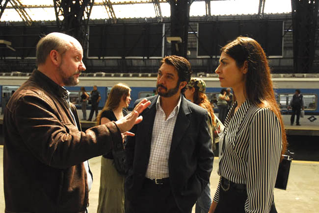 On Set: Director Juan José Campenella Sets Up a Shot with Ricardo Darín and Soledad Villamil in “The Secret in Their Eyes’