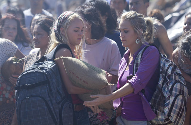 Aftermath: AnnaSophia Robb and Carrie Underwood (Bethany) Help Tsunami Victims in ‘Soul Surfer’