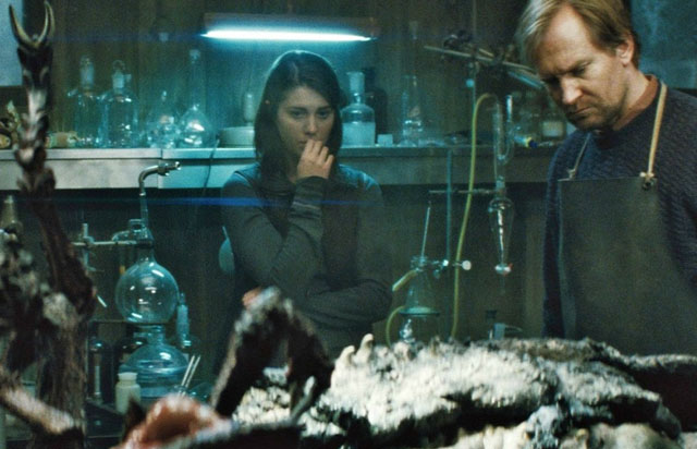 Mary Elizabeth Winstead as Kate and Ulrich Thomsen as Halverson in ‘The Thing’