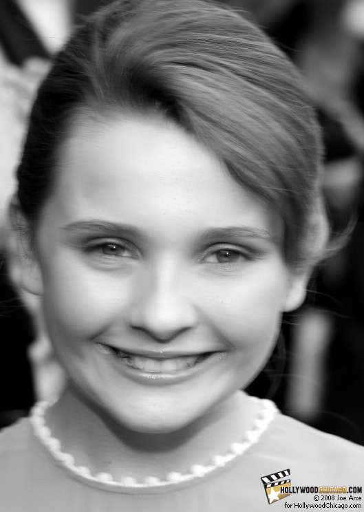 Abigail Breslin up close on June 17, 2008 on the red carpet for the Chicago premiere of her new film Kit Kittredge: An American Girl