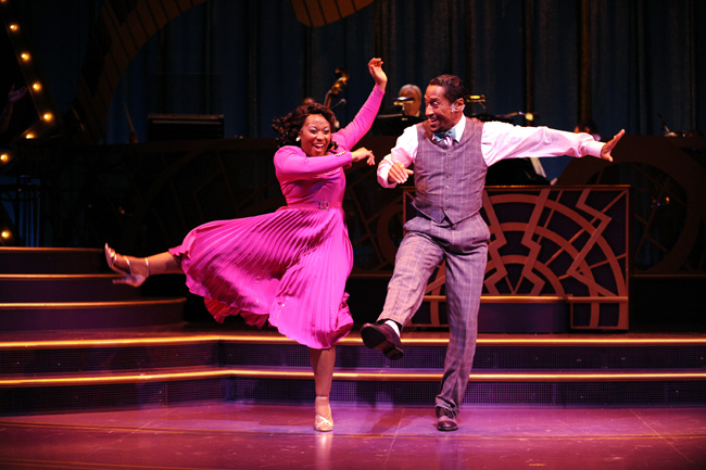 Alexis Rogers (left) and Parrish Collier (right) in the Chicago production of Ain't Misbehavin'