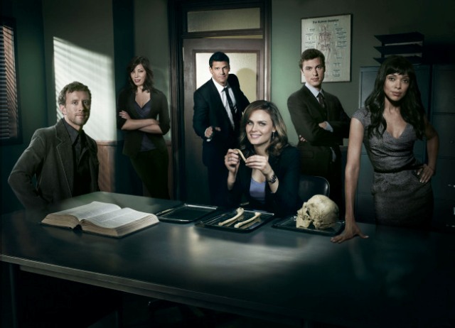 TJ Thyne, Michaela Conlin, David Boreanaz, Emily Deschanel, John Francis Daley and Tamara Taylor. The fifth season of BONES premieres Thursday, Sept. 17 (8:00-9:00 PM ET/PT) on FOX. ©2009 Fox Broadcasting Co. Cr: Brian Bowen Smith/FOX