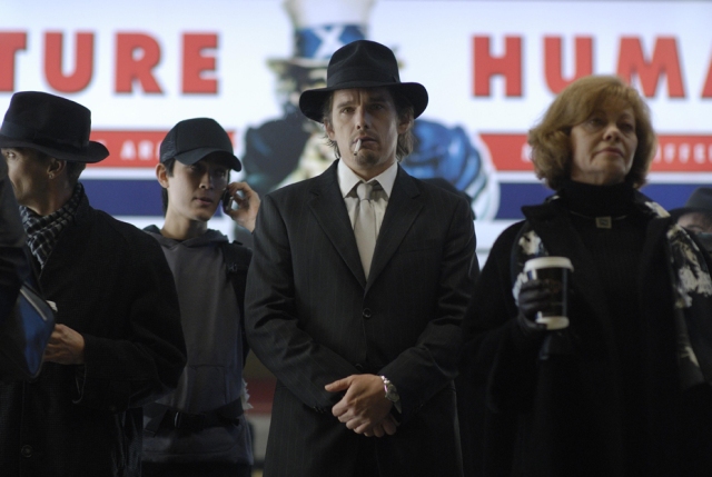 A scene featuring Ethan Hawke (center) as 'Edward Dalton' in DAYBREAKERS.