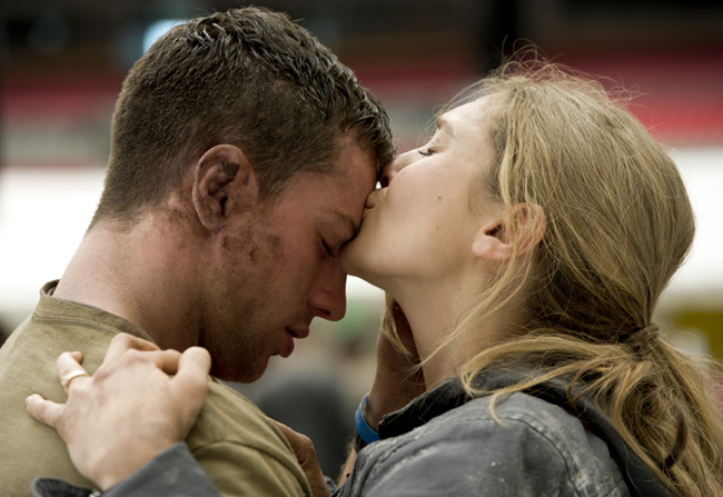 Aaron Taylor-Johnson and Elizabeth Olsen in 2014's Godzilla