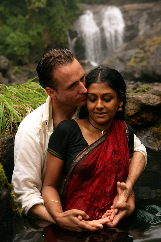 Linus Roache (left) and Nandita Das in Before the Rains