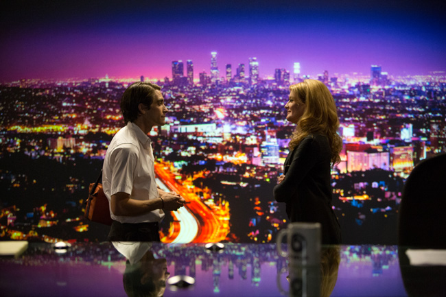 Jake Gyllenhaal and Rene Russo in Nightcrawler