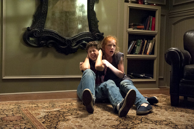 Garrett Ryan and Annalise Basso in Oculus