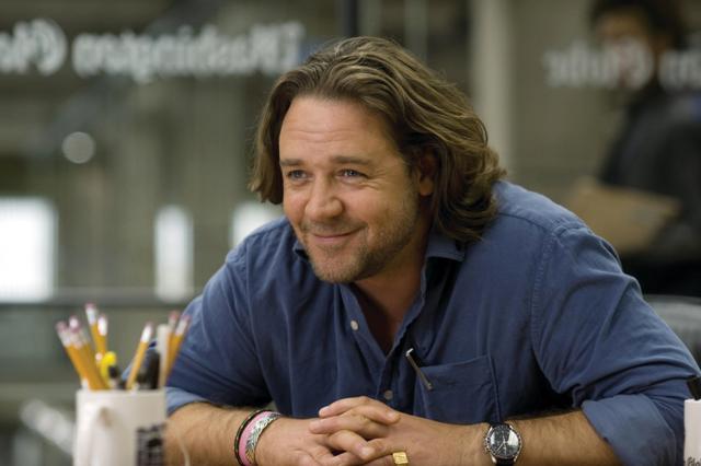 Russell Crowe as reporter Cal McAffrey.